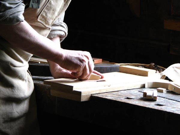 Nuestra <strong>carpintería de madera en  Petrer</strong> es una empresa de <strong>herencia familiar</strong>, por lo que  contamos con gran <strong>experiencia </strong>en la profesión.